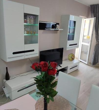 Luxury And Stylish Apartmen, Metro Station Obelya 소피아 외부 사진