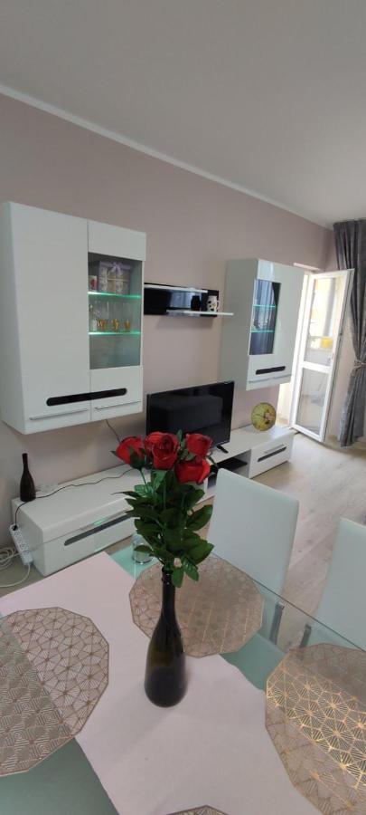 Luxury And Stylish Apartmen, Metro Station Obelya 소피아 외부 사진